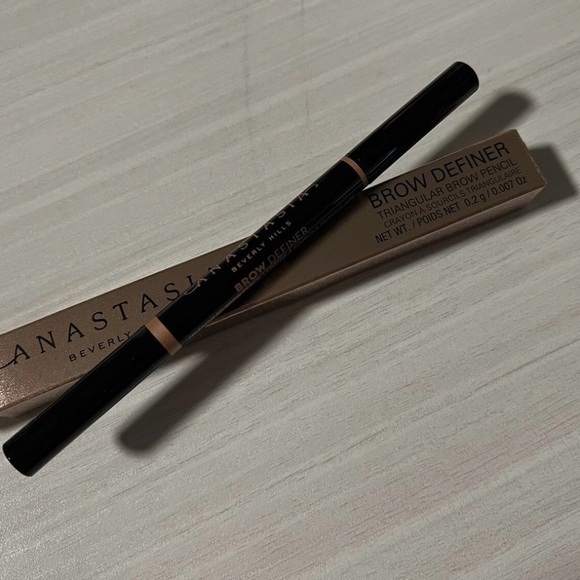 Anastasia Beverly Hills Other - Anastasia Beverly Hills Brow Definer triangular Pencil - Auburn/Brown. New shade